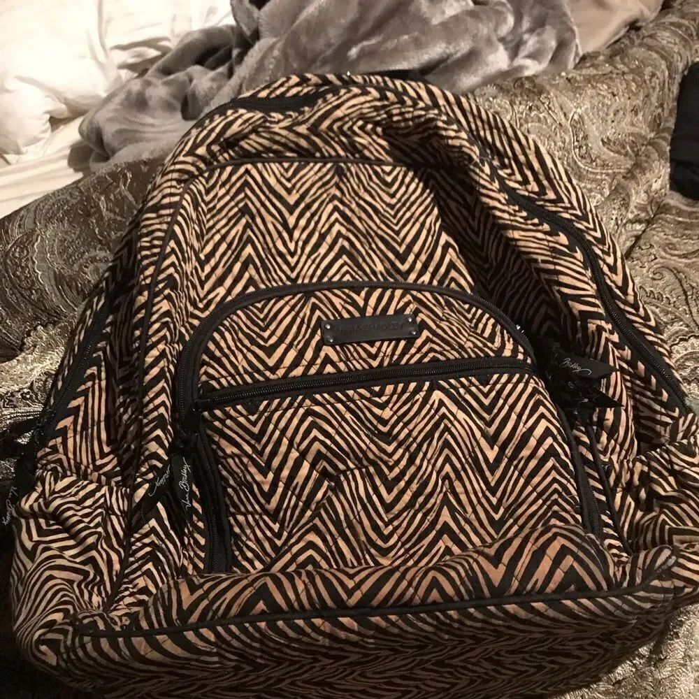 Vera Bradley school backpack excellent  condition  Black and Tan zebra print - Picture 8 of 8